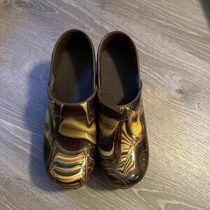 SANITA Professional ARIANA Marbled Patent Leather Clogs Size 38 / US 7